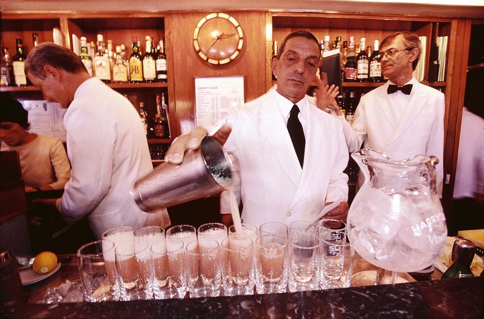 【Champagne】 Harry’s Bar Everybody Still Shows Up At Harry's Bar In Venice 10 Decades After