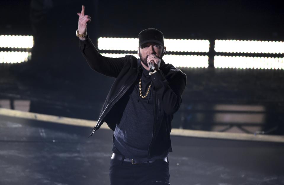 Eminem S 2020 Oscars Performance Proves He S Still Pop Music S Biggest Outsider