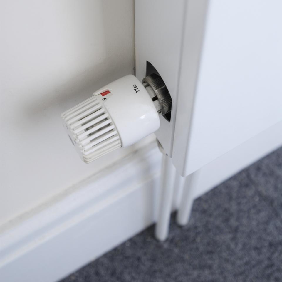 Thermostat on radiator