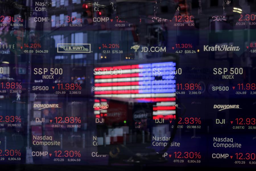 AI Sentiment Models Prefer Low Beta Stocks Walmart (WMT), Conagra Brands (CAG), and Johnson & Johnson (JNJ)