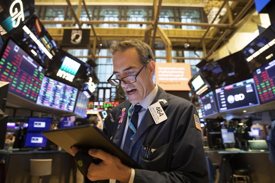 Stocks Fall, Gold Rises In Wake of Saudi Oil Attack