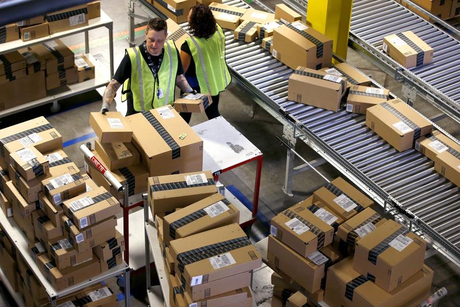 Amazon's Next Move In India: 'Sell As Individual' To Expand E-Commerce